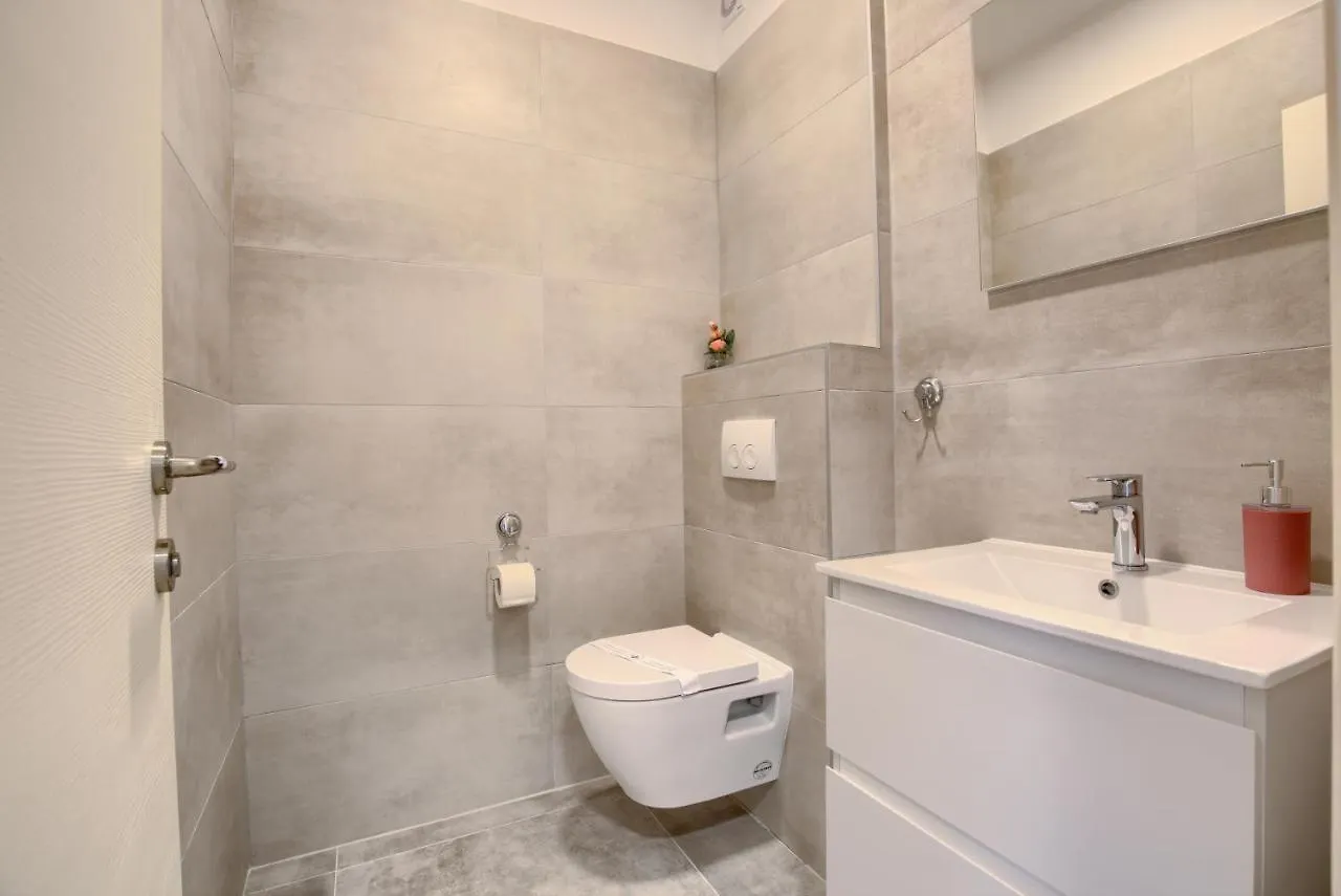 Modern Two Bedroom Apartment “Sky View” In Stinjan Пула