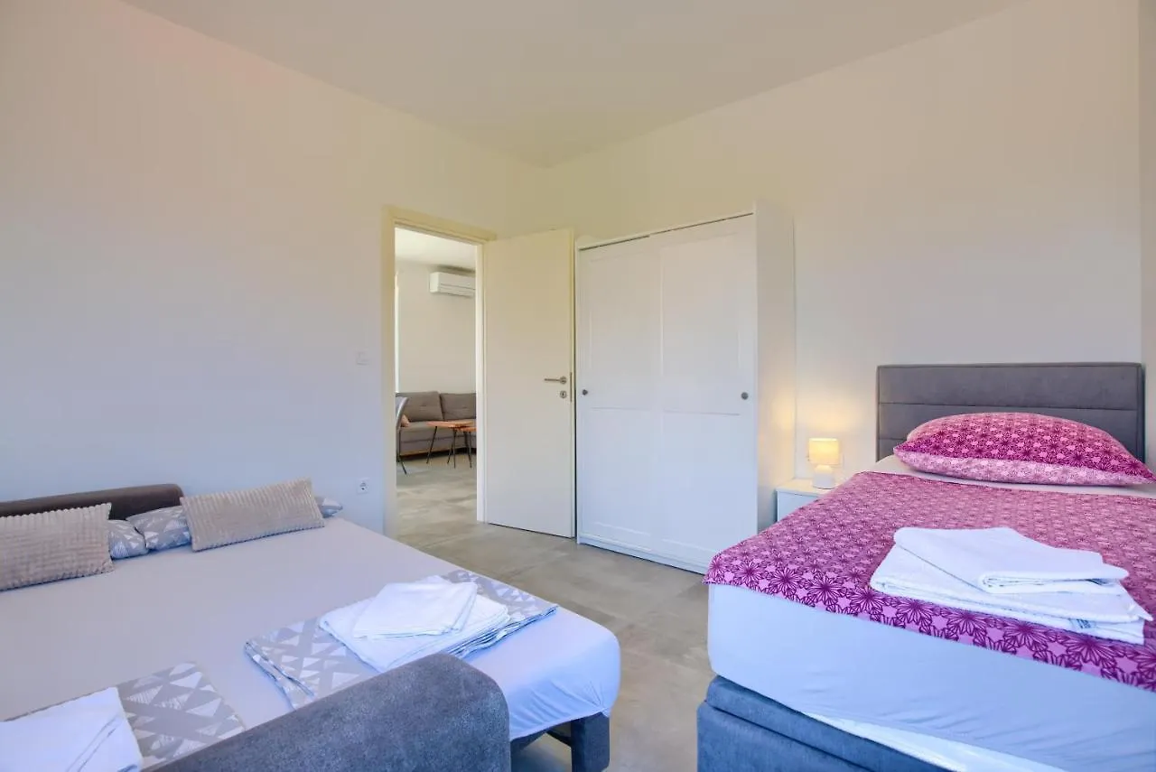 Modern Two Bedroom Apartment “Sky View” In Stinjan Пула