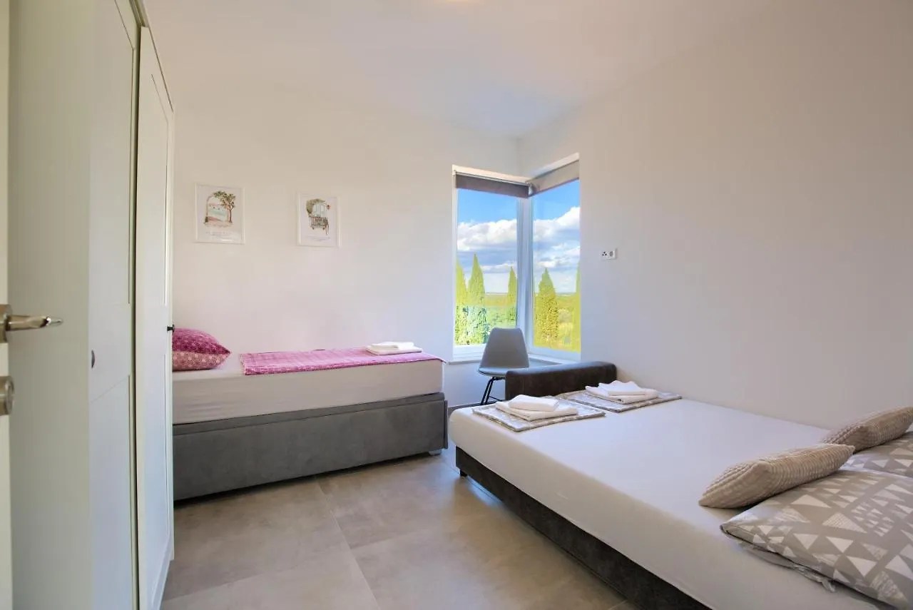 Modern Two Bedroom Apartment “Sky View” In Stinjan Пула