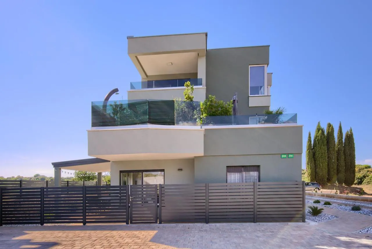 Modern Two Bedroom Apartment “Sky View” In Stinjan Пула