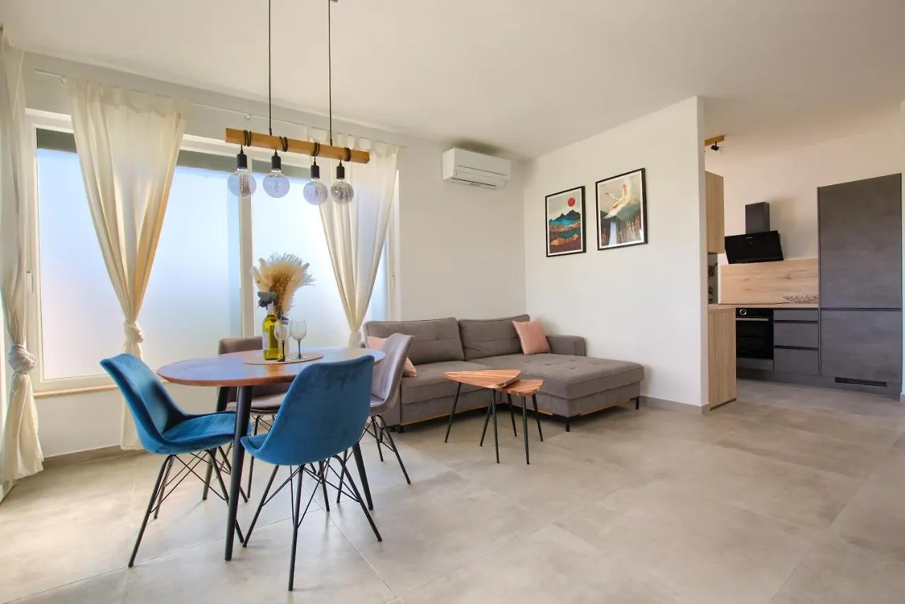 Modern Two Bedroom Apartment “Sky View” In Stinjan Пула